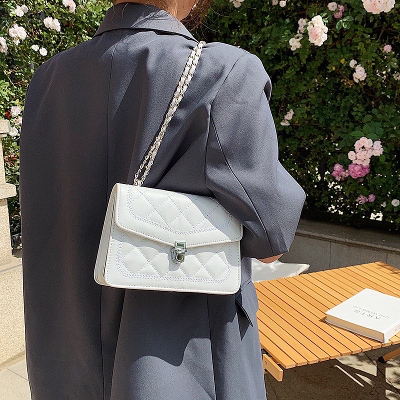 Túi đeo chéo thời trang dạng hộp khóa cài hot trend Daisy