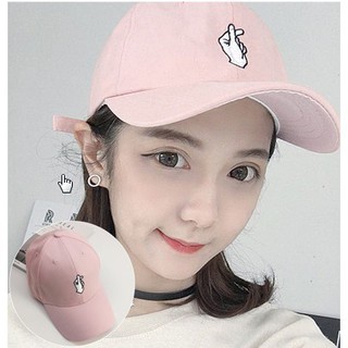 Nón lưỡi trai trẻ trung in hình bắn tim phong cách Hàn Quốc