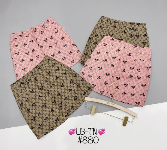 Chân váy ngắn Micky cúc trước bấm | BigBuy360 - bigbuy360.vn