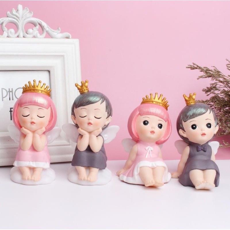 Em bé ngủ chống cằm trang trí bánh kem