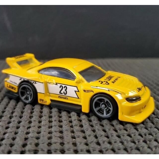 Xe mô hình Hot Wheels 1/64 LB Super Silhouette Nissan Silvia