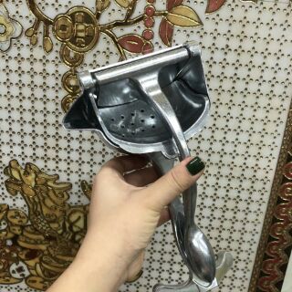 Cối ép hoa quả cầm tay