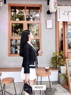 Áo dạ tweed đen phối viền trắng