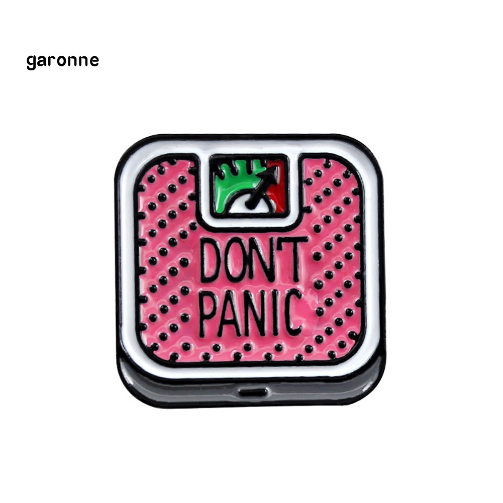 Huy hiệu cài áo cái cân in chữ tiếng Anh Don't Panic dễ thương