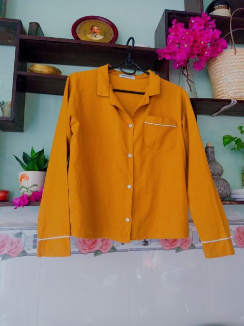 Áo sơ mi hàng secondhand korea màu vàng nghệ siêu đẹp 
Size L