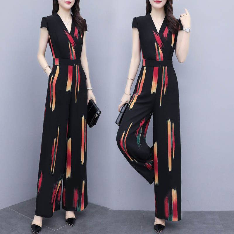 Jumpsuit Màu Đen Cổ Chữ V Ống Rộng Lưng Cao In Hoạ Tiết Trẻ Trung Năng Động