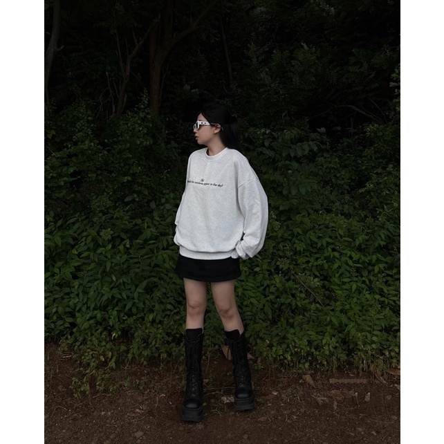 Áo sweater cầu vồng in form rộng OHOH