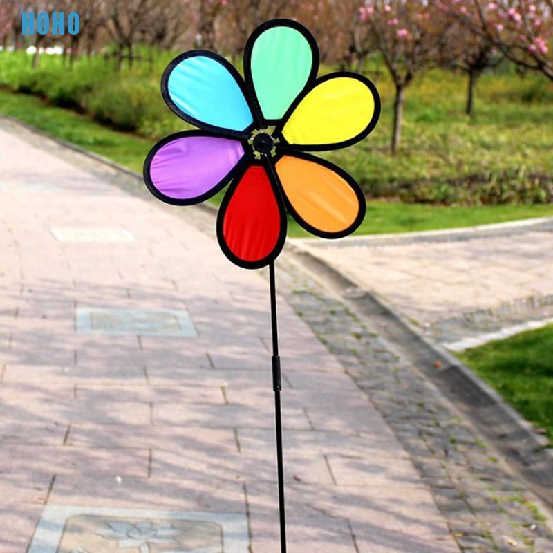Chong chóng xoay nhiều màu sắc trang trí sân vườn