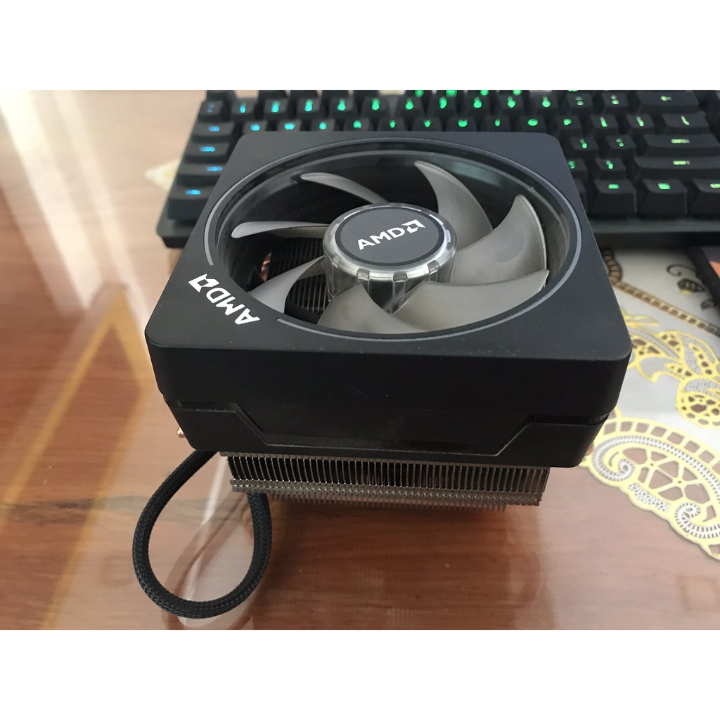 Tản nhịp stock AMD Wraith Prism có LED ( theo CPU Ryzen 7 3700X)