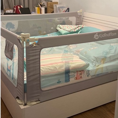 Thanh chắn giường cho bé KidAndMom BR02 cao 105cm chống kẹt, chống vấp ngã, hạ 1 đầu, trượt lên xuống