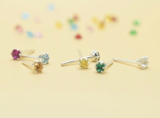 Khuyên bạc nụ đá nhiều màu
