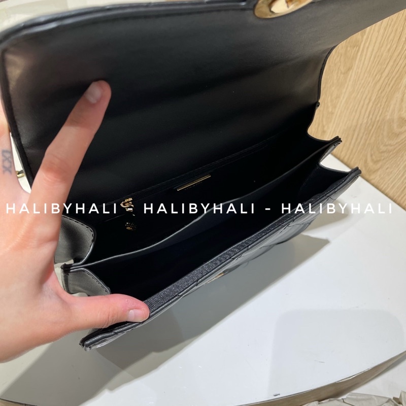 Túi Lyn da trám dây xích pha da kèm charm xinh xắn