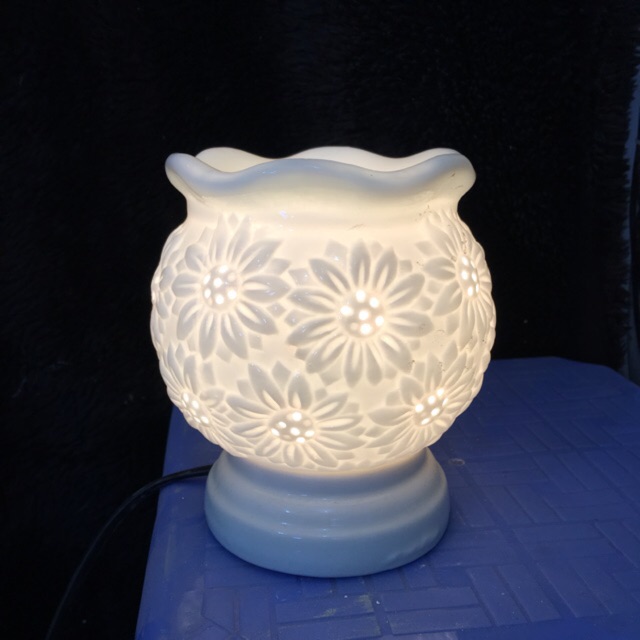 Đèn xông tinh dầu Bát Tràng khắc nổi size to cao 15cm