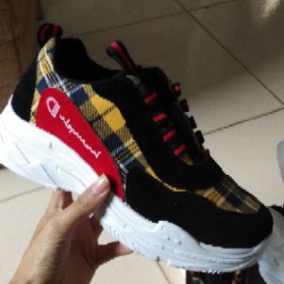 Giày kẻ caro