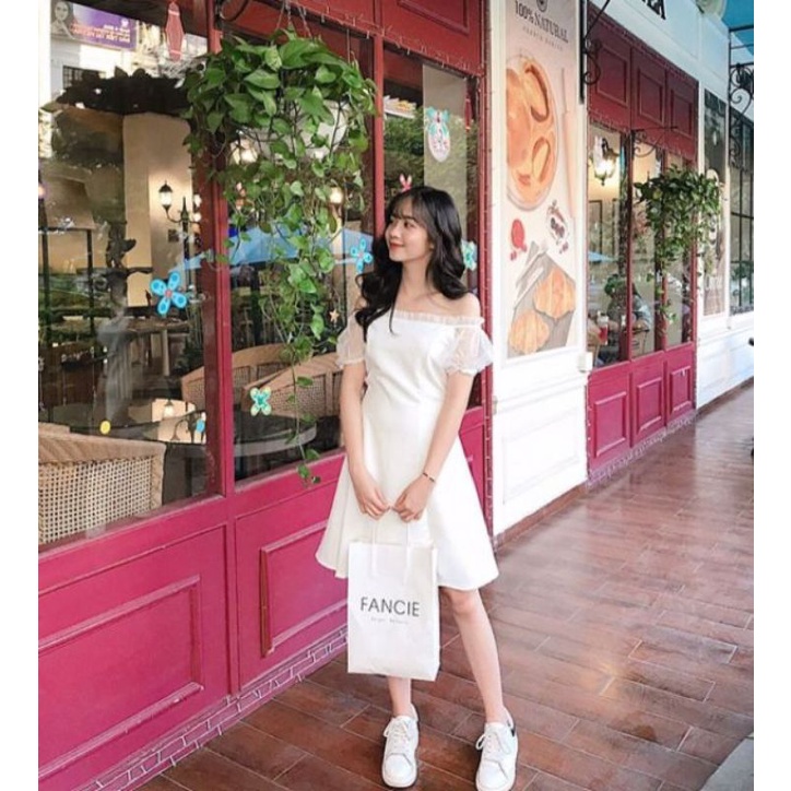 Váy trễ vai phối lưới đính ngọc