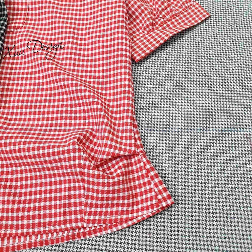 Áo sơ mi nữ công sở cộc tay Xuu, thiết kế caro phối cúc cổ V - TK20.31