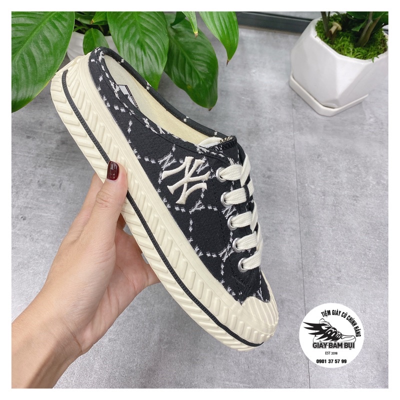 Giày đạp gót MLB, hoạ tiết momo