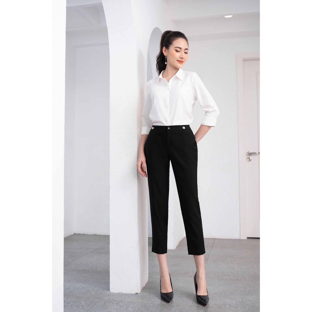 Quần đen dáng ôm côn, ống cấu mí, cạp đính cúc - 22083B140 - TOSON