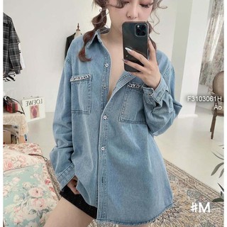 Áo sơ mi jean có túi gắn dây xích form rộng giấu quần tay dài!