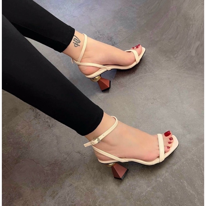 GIÀY SANDAL CAO GÓT ĐẾ TRỤ TỨ GIÁC ĐỘC ĐÁO
