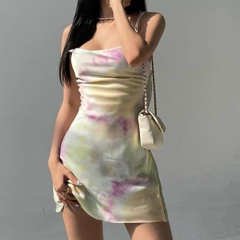 Váy Hai Dây Hở Lưng Ôm Body Pha Màu Tôn Dáng Và Quyến Rũ