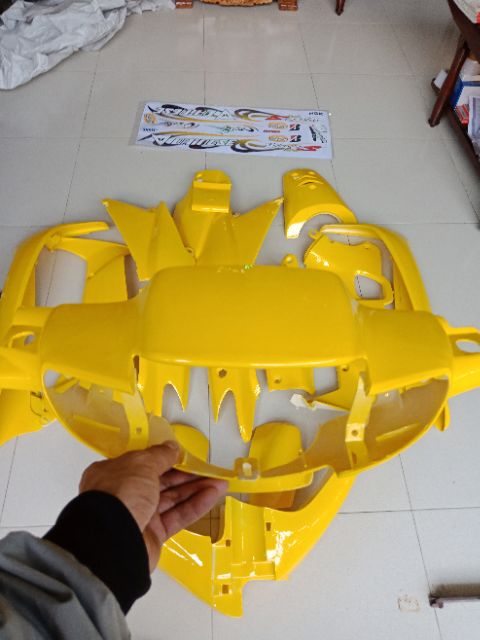 Dàn áo Wave 110 lô loại 1 màu vàng chanh tặng kèm pha đèn xi nhanh đèn lái tem và ốc áo