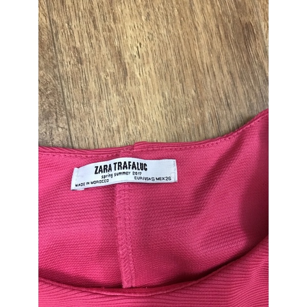 Pass váy Zara hở vai