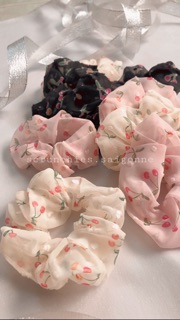 Cột tóc scrunchies vải voan hình cherry