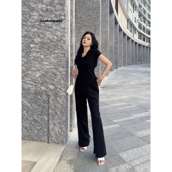 Lisa top ONHOUSE thun tay ngắn kiểu dáng polo thiết kế nút xéo lạ mắt, hở eo nhẹ phối cùng qần dài ống suông và qONHOUSE