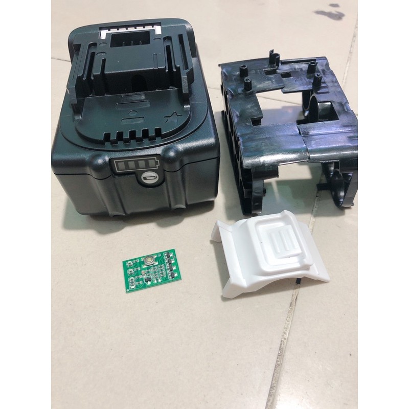 Vỏ makita giống zin 18v 5ah .vỏ adrapter Dc có leb báo pin