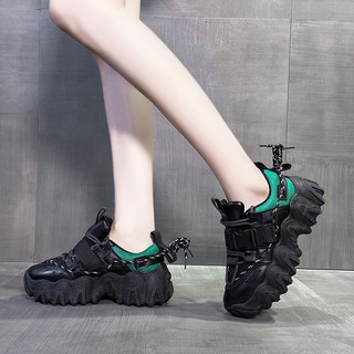 Giày sneaker nữ chưa bao giờ hết hot