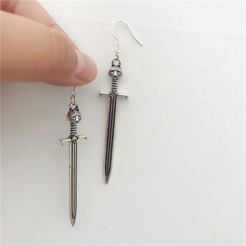 Khuyên Tai Hình Thanh Kiếm Phong Cách Gothic Thời Thượng