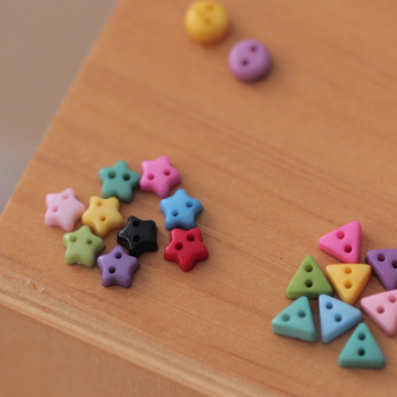 Bộ 10 Nút Hình Hoa/Ngôi Sao Nhiều Màu Sắc Dùng May Đồ Thủ Công