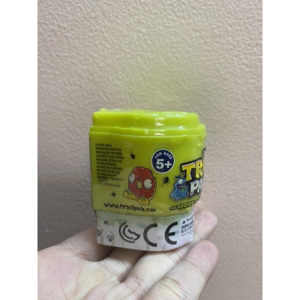 Mô hình đồ chơi Grossery Gangs series 5 bồn cầu bao gồm 2 nhân vật bên trong