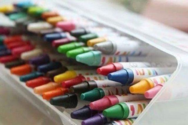 SET HỘP BÚT 64 MÀU CRAYON HỘP NHỰA