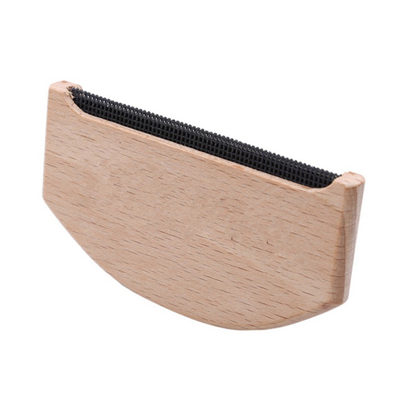 Lược chải giúp loại bỏ xơ vải để chăm sóc quần áo