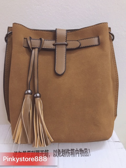 Túi da lộn đeo chéo kèm dây tua rua màu cực tây - P029