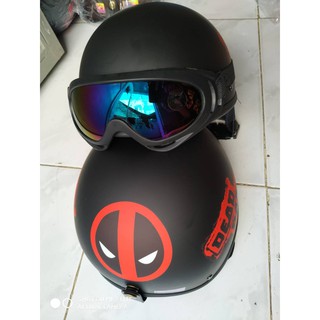 Mũ bảo hiểm Deadpool kèm kính chống UV 400