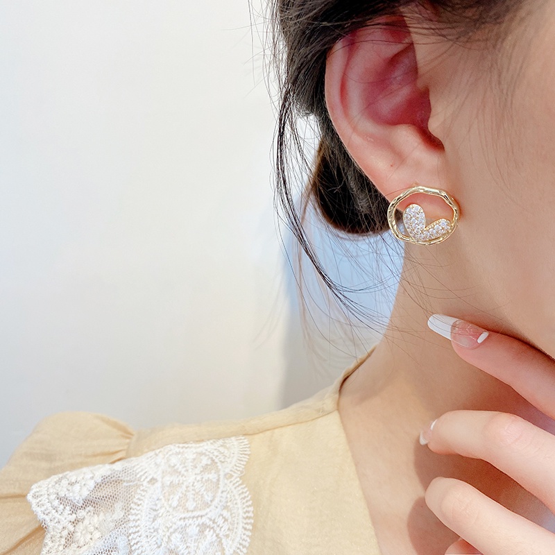 One Cặp Bông Tai Mạ Bạc 925 Hình Trái Tim Xinh Xắn
