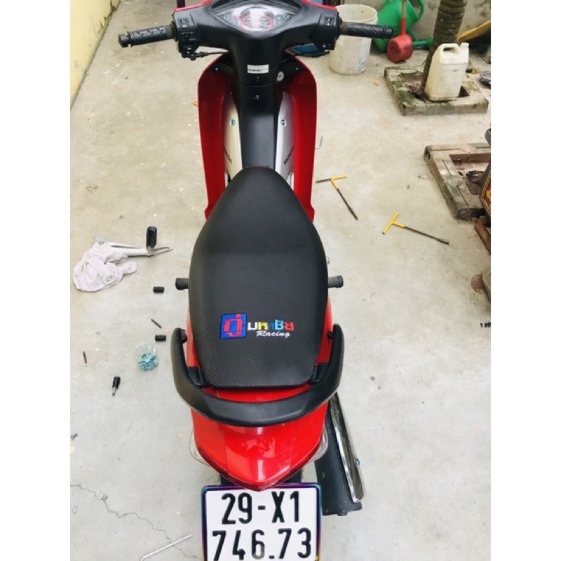 Vỏ Yên Các Bon Thêu Chữ Thái Đa Năng Co Dãn 4 Chiều Bọc Các Loại Xe Số Xe Côn