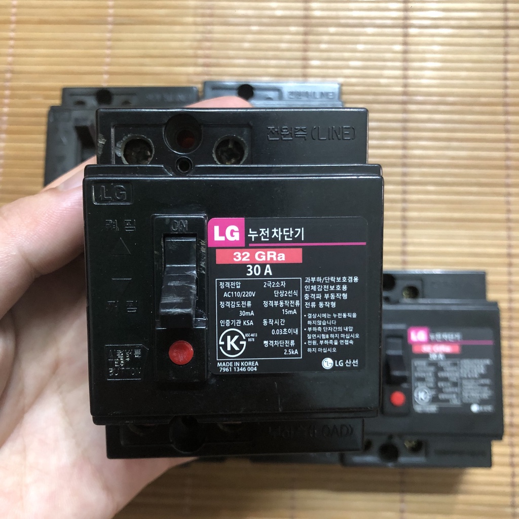 Aptomat chống giật  nội địa Hàn Quốc loại vuông 20-30Ă
