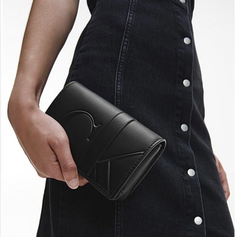 Túi Đeo Chéo Mini Calvin Klein