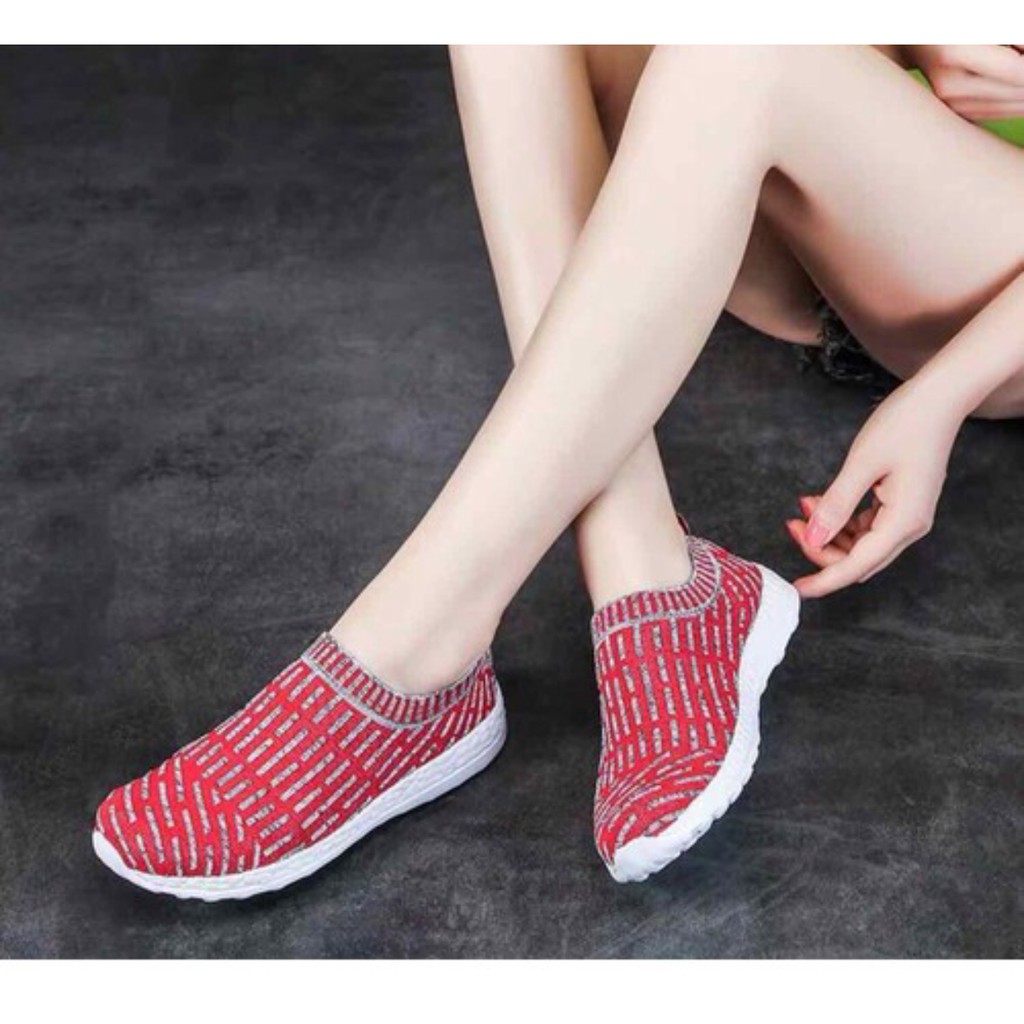 Giầy thể thao hit hot 2020.Hàng công ty.siêu nhẹ Bé Trai, Bé gái đi êm thoả mái chạy nhẩy ,không hôi chân