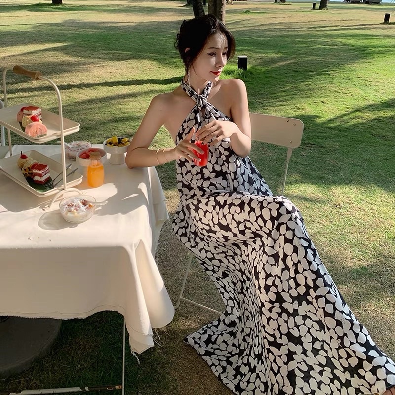 Váy maxi dáng dài hở lưng đi biển Quảng Châu hottrend 2022