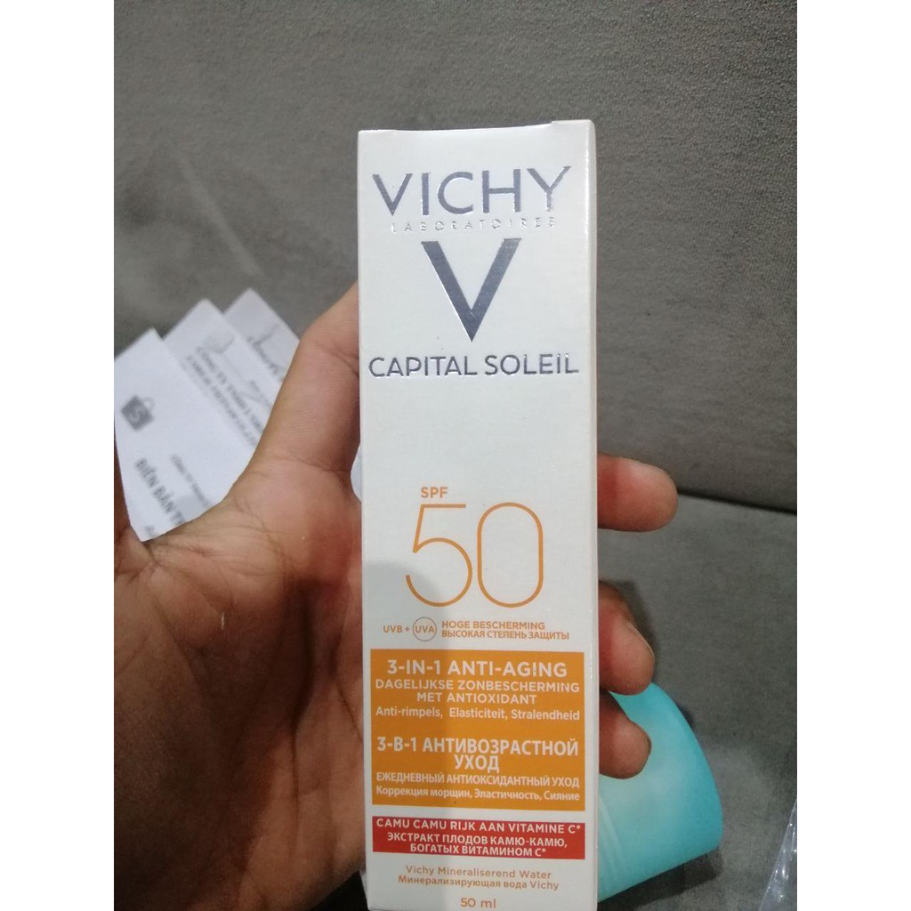 Kem chống nắng bảo vệ và giúp giảm các dấu hiệu lão hóa Vichy Capital Soleil 3 in 1 Anti-Aging SPF50 50ml | BigBuy360 - bigbuy360.vn