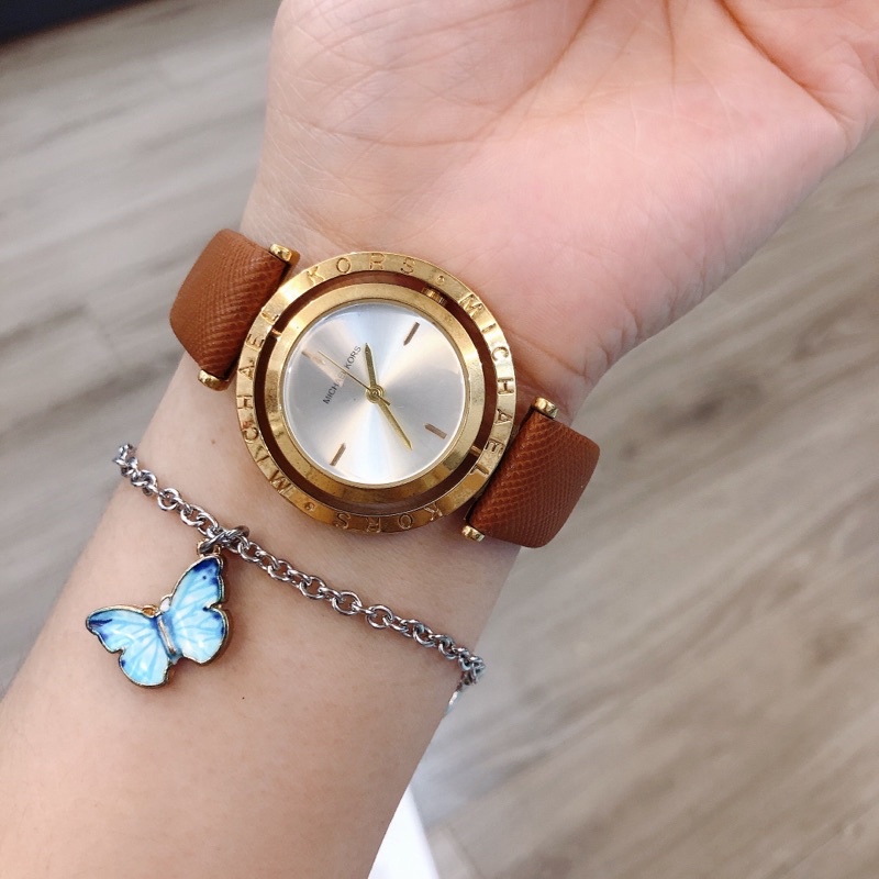 Đồng hồ nữ thời trang mặt xoay độc đáo Michael Kors giá sốc,sale sập sàn