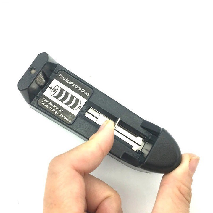 Combo Bộ Sạc Pin Đa Năng 3,7V Cho Pin 18650 Kèm 2 viên Pin sạc 18650