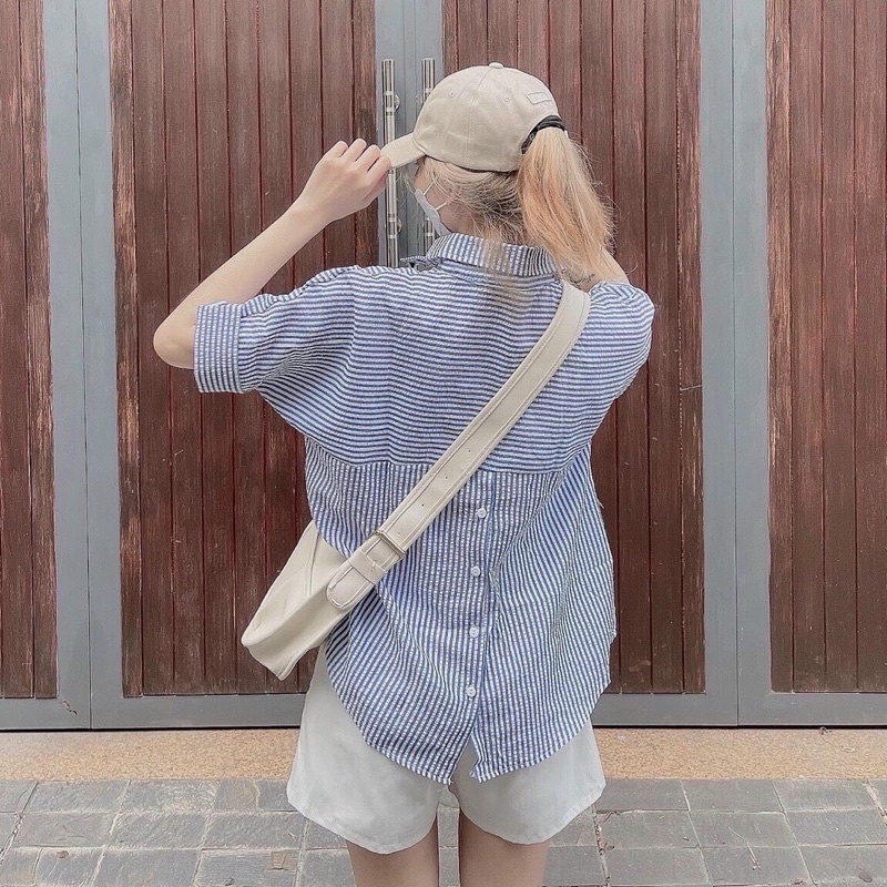 Sét áo kẻ quần kaki hot trend