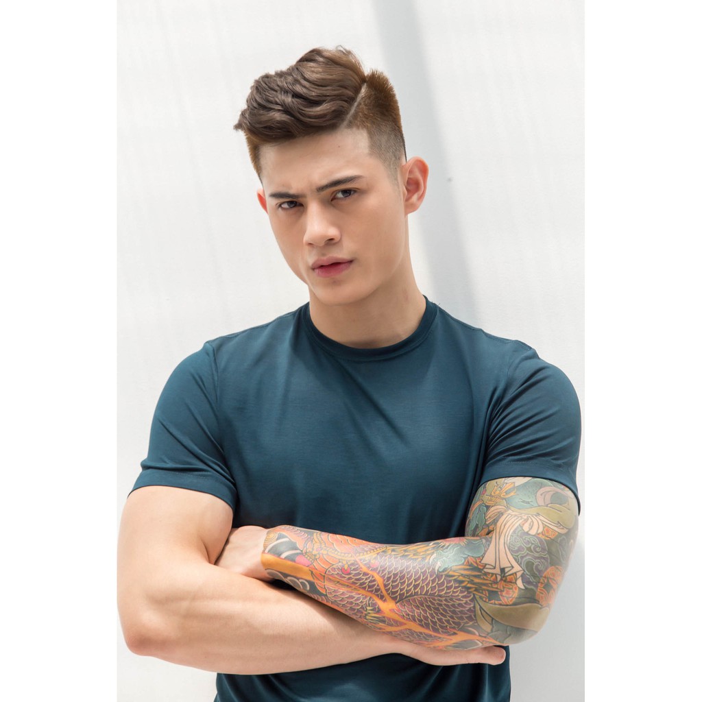 Áo Thun Americus Gosani Màu Xanh Cổ Vịt Và Màu Tím