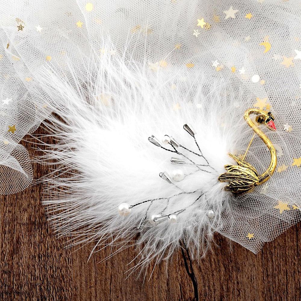 Ghim Cài Áo Hình Thiên Nga Đính Hạt Phối Lông Vũ Thanh Lịch